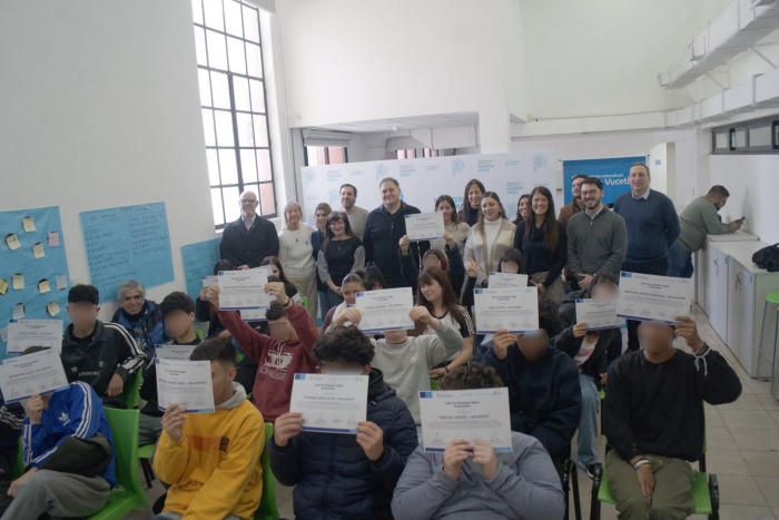 Jóvenes y adolescentes recibieron sus diplomas por haber completado el Taller