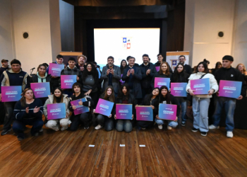 Exaltación de la Cruz: Bianco y Martín entregaron netbooks a estudiantes